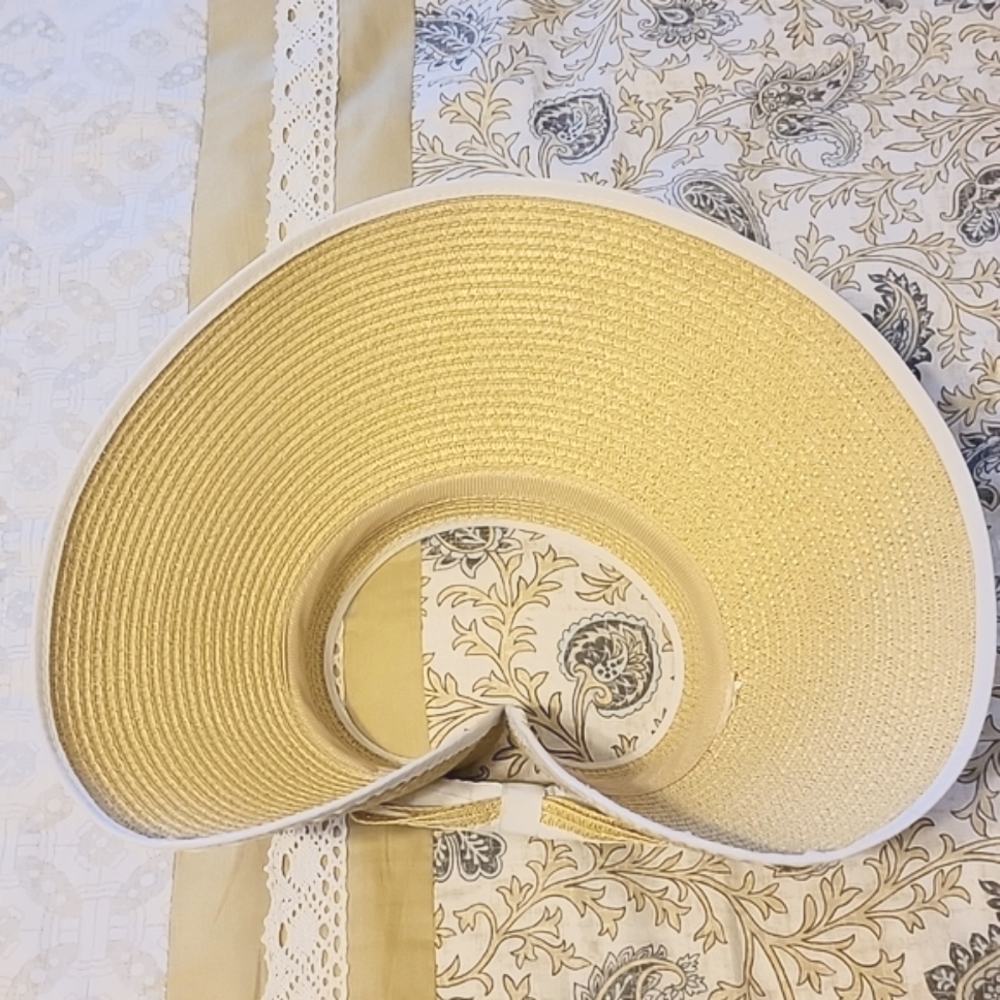 Straw Beach hat, NWOT - Picture 4 of 4
